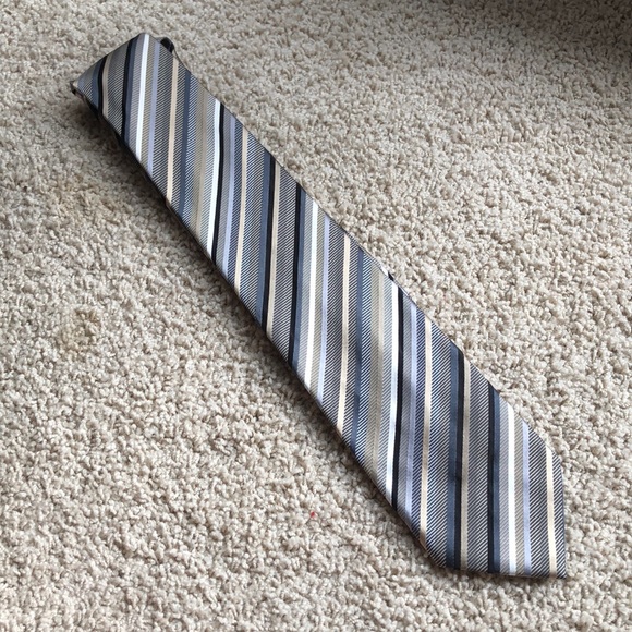 Van Heusen Metallic Colors Diagonal Striped Tie - Picture 2 of 3